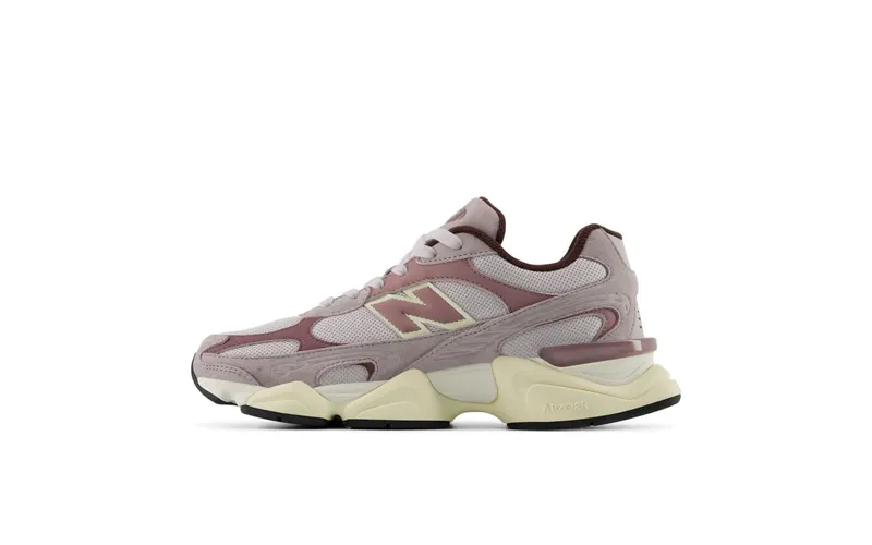 New Balance 9060R “Truffle Salt”: mauve, crème en een zool die het rustig houdt (2)