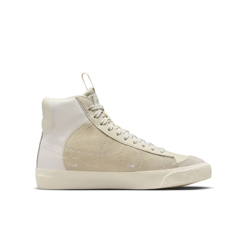 Nike Blazer Mid ’77 D Older Kids’ White (DQ6084-100)