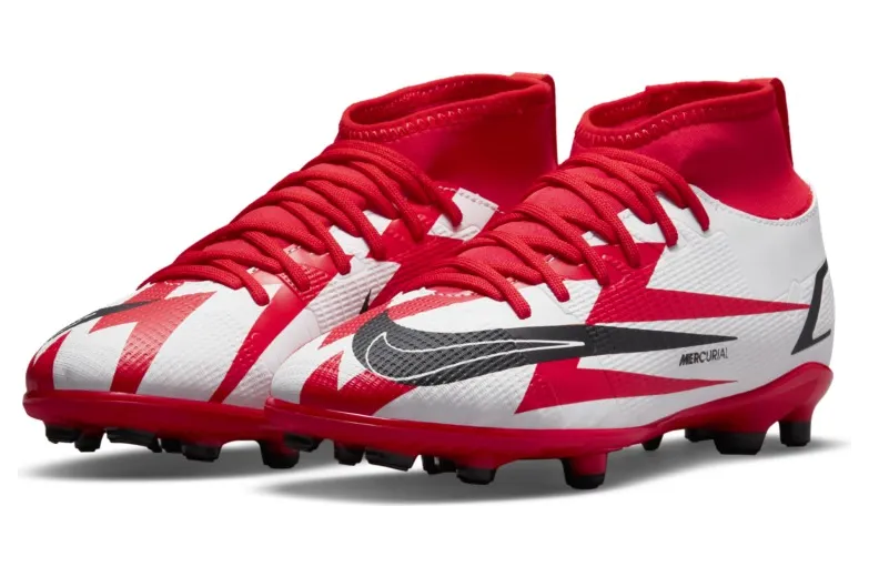 Nike Jr. Mercurial Superfly 8 Club CR7 MG Fußballschuh für verschiedene Böden für jüngere/ältere Rot (DB0926-600)