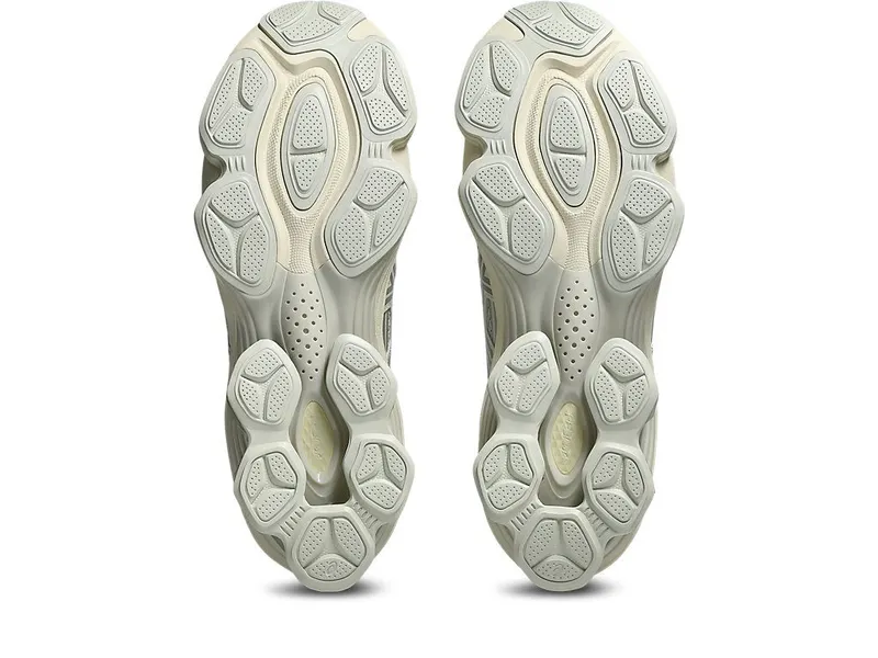 ASICS GEL-KINETIC FLUENT “Lake Grey / Beeswax” (1203B083-300)