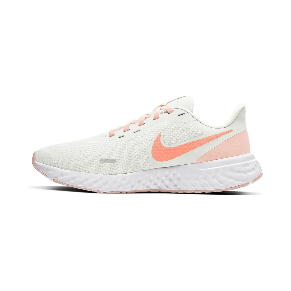 Nike Revolution 5 “Summit White / Orange Pearl / White / Crimson Bliss” (BQ3207-109)