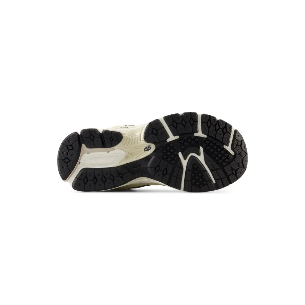 New Balance 2002R Sandstone Magnet (GC2002FA)