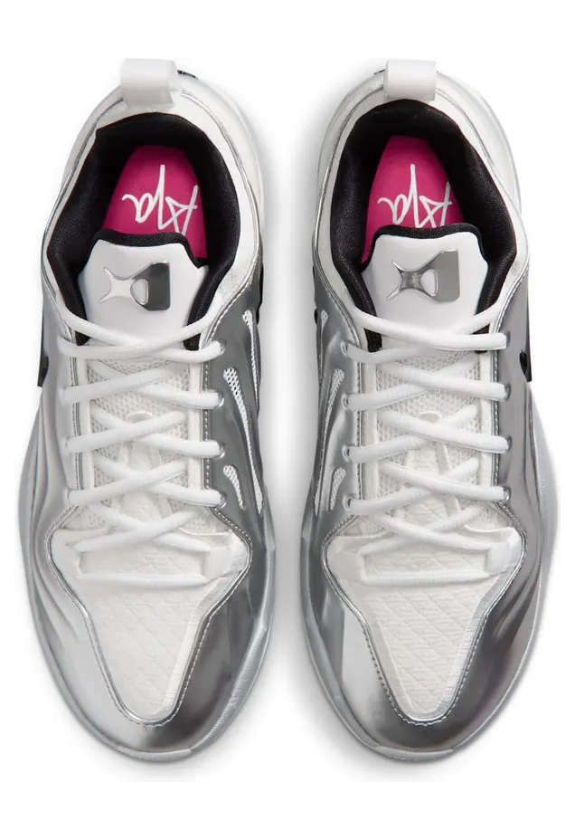 Nike A’Two “Mirrored” (IR4504-100): chroom voor het WNBA All-Star-weekend (4)