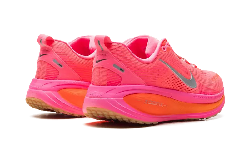 Nike Vomero 18 “Digital Pink Hyper Orange” (HM6804-602)