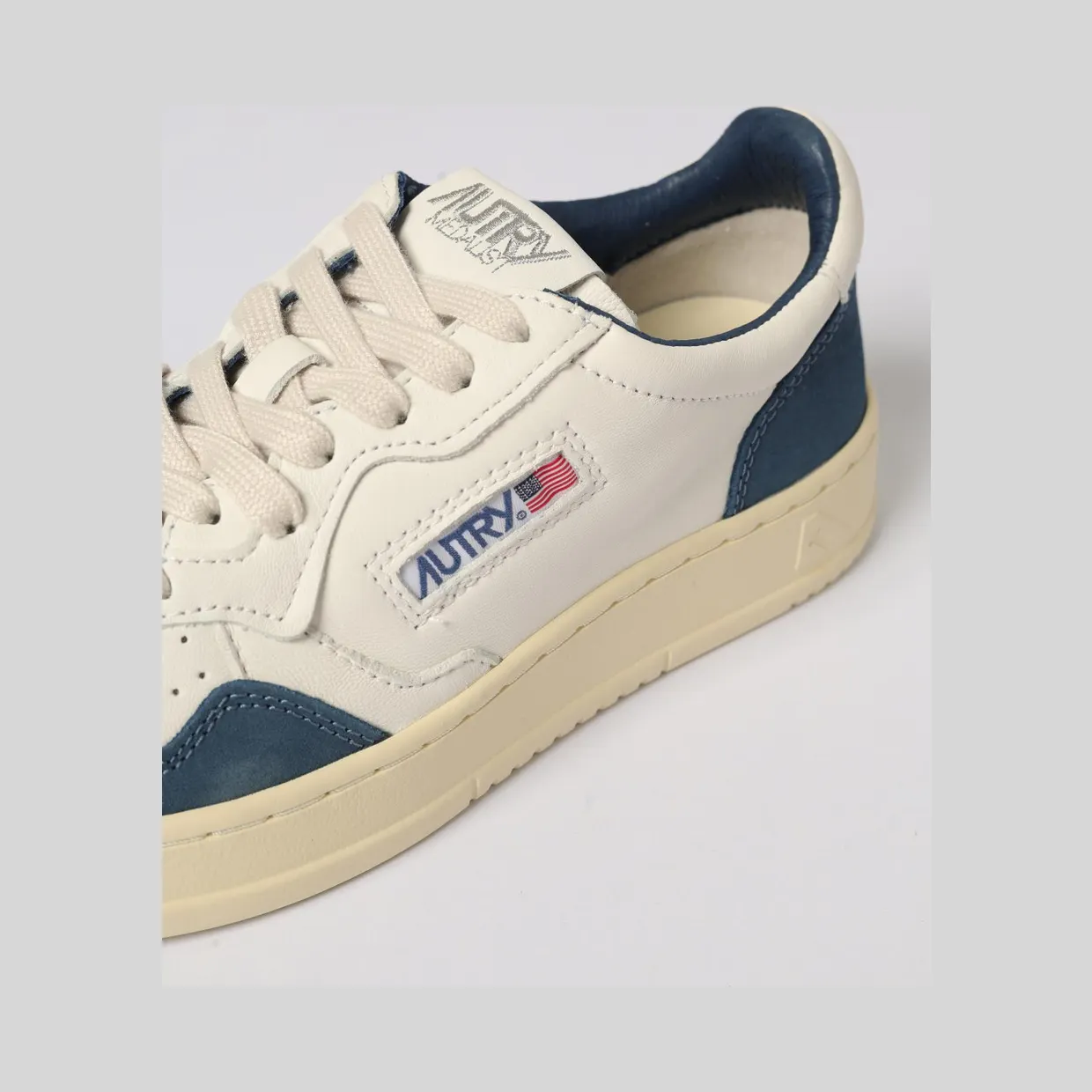 Autry Sneakers Blue (AULWGS41) (3)