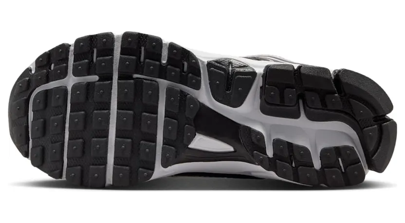 nike-vomero IQ0312-010