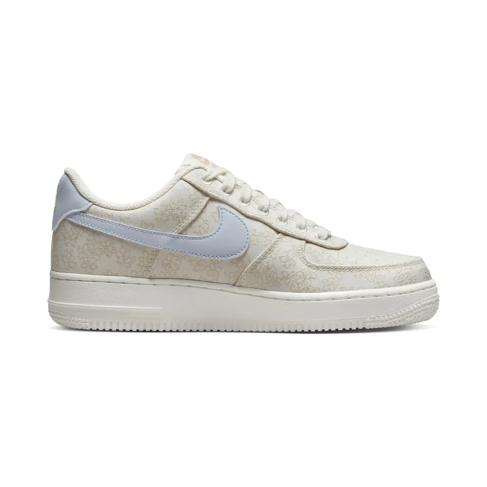 Nike AIR FORCE 1 ’07 SE JACQ “Flower Embroidery” (DR6402-900)