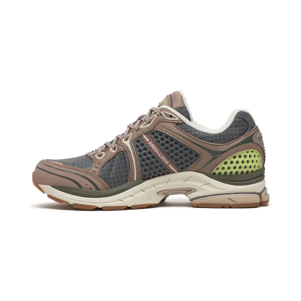 SAUCONY ProGrid Triumph 4 “Carbon / Taupe” (S70937-3)