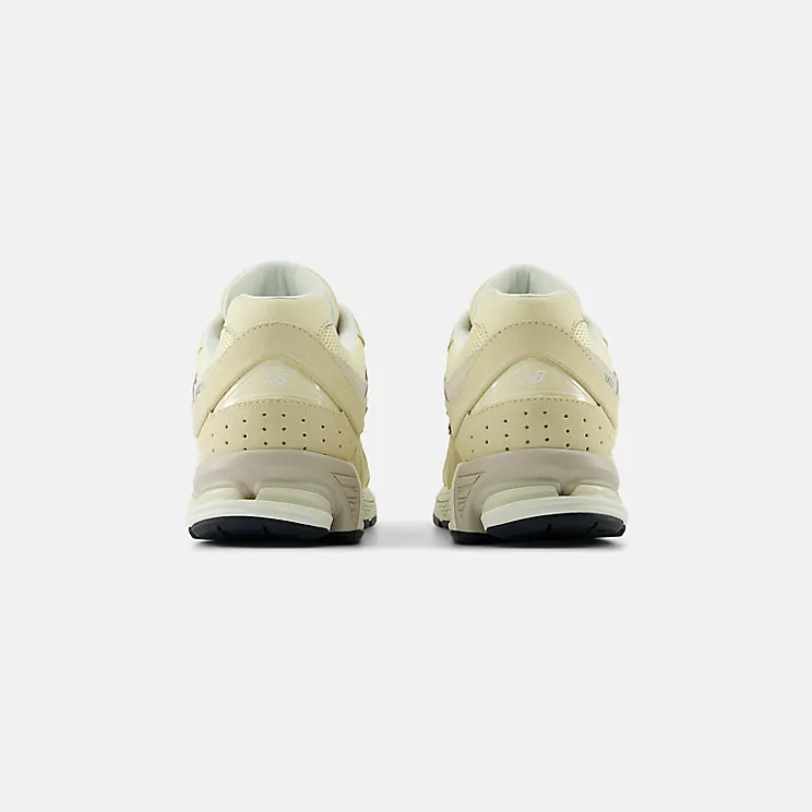 new-balance-2002r M2002RFI