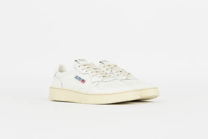 Autry Medalist Low LL15 “White” (AUL-LL15-WHT)