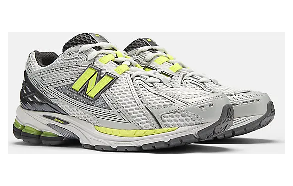 New Balance 1906 “Light Silver Metallic”: zilver met groene ondertoon (4)