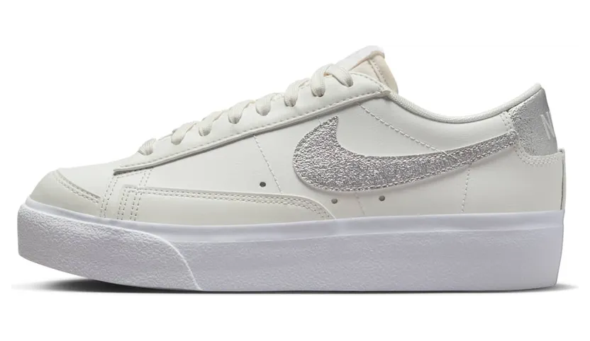 Nike Blazer Low Platformen White “White / Metallic Silver” (DQ7571101)
