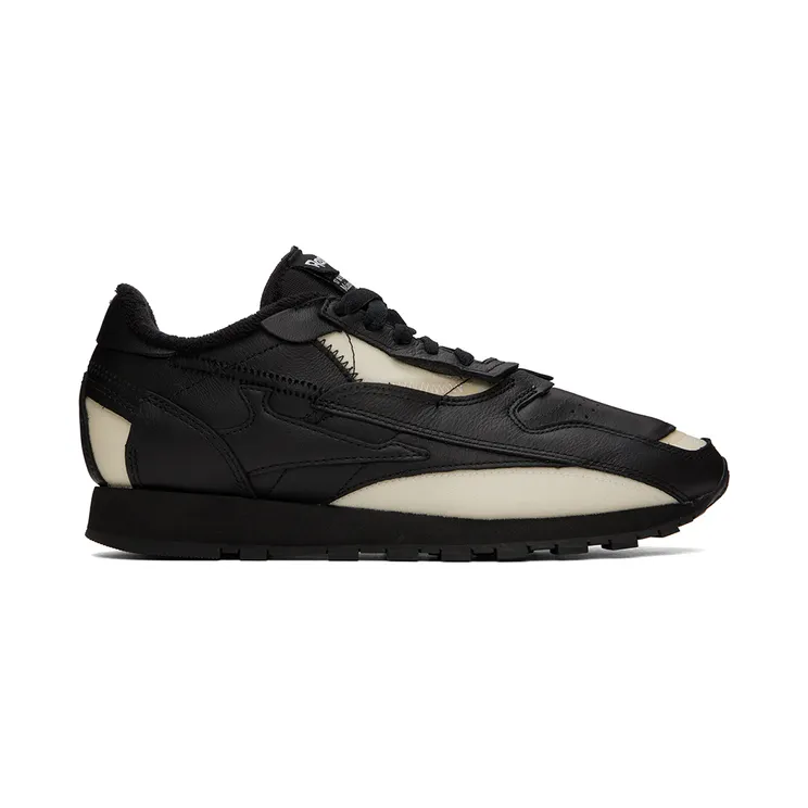 Maison Margiela Black Reebok Classics Edition ‘Memory Of’ Sneakers (S37WS0588 P5037)