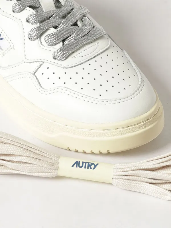 Autry Medalist Low Sneakers in Smooth Calf Leather with Perforated Toe White (AULWSW03) (3)