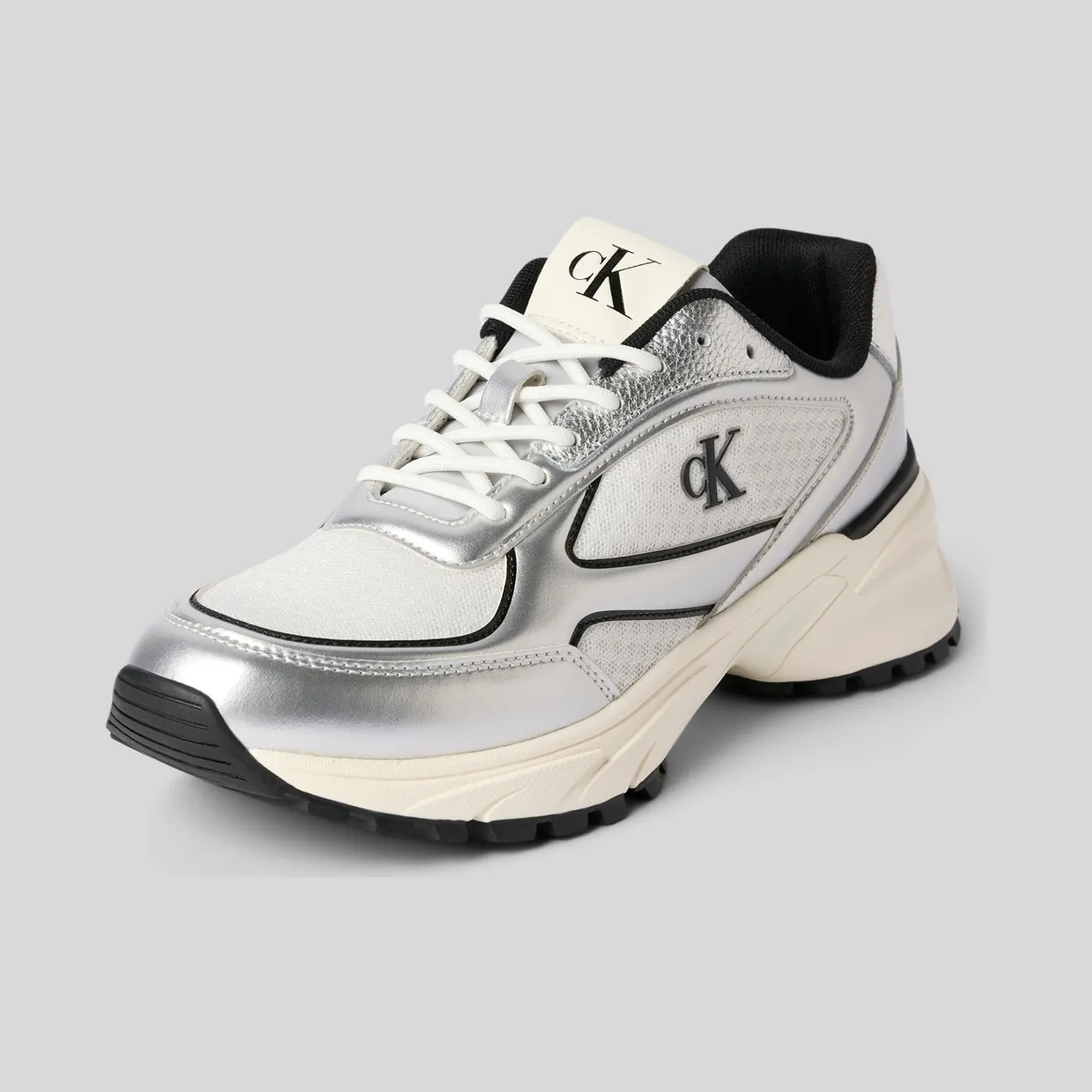 Calvin Klein Trailblazer “Black / Silver / Natuurwit” (YW0YW02063)
