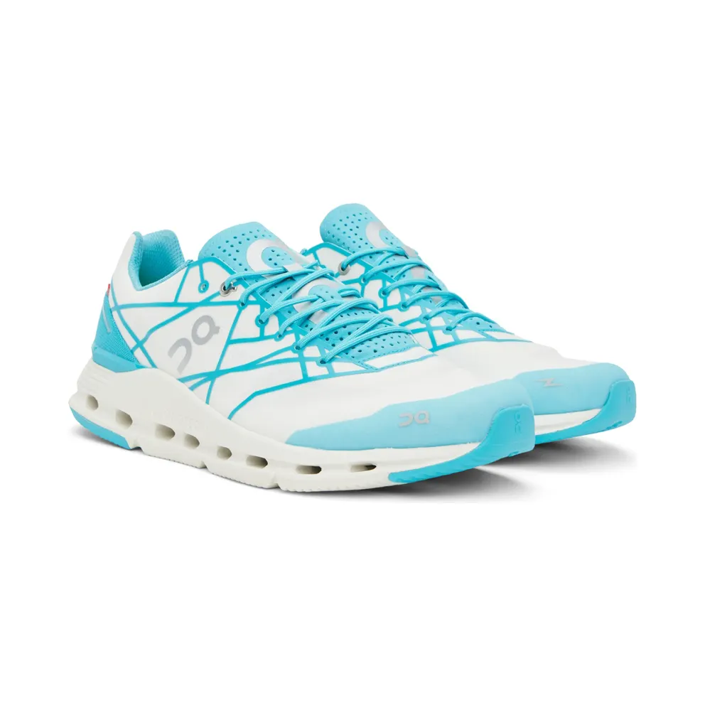 On White & Blue Cloudnova Z5 (26.98382)