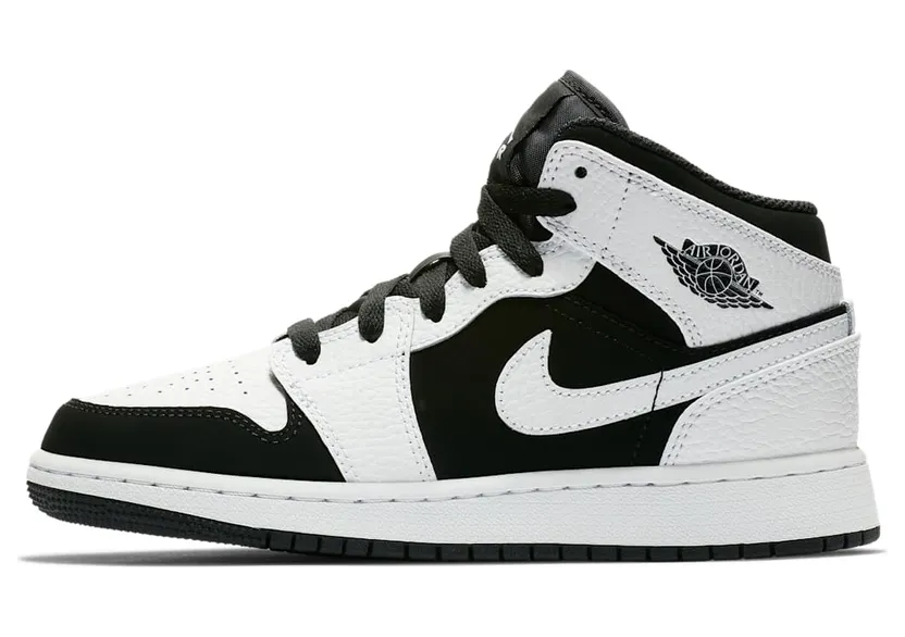Air Jordan 1 Mid GS “White / Black” (554725-113)