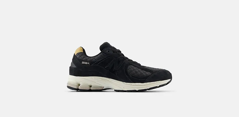 New Balance 2002R Quilted Black (M2002RPG)