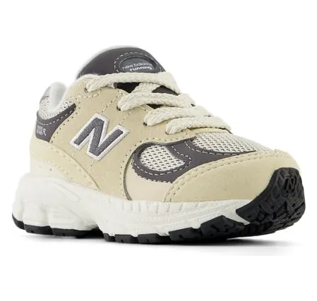 new-balance-2002r IC2002FA