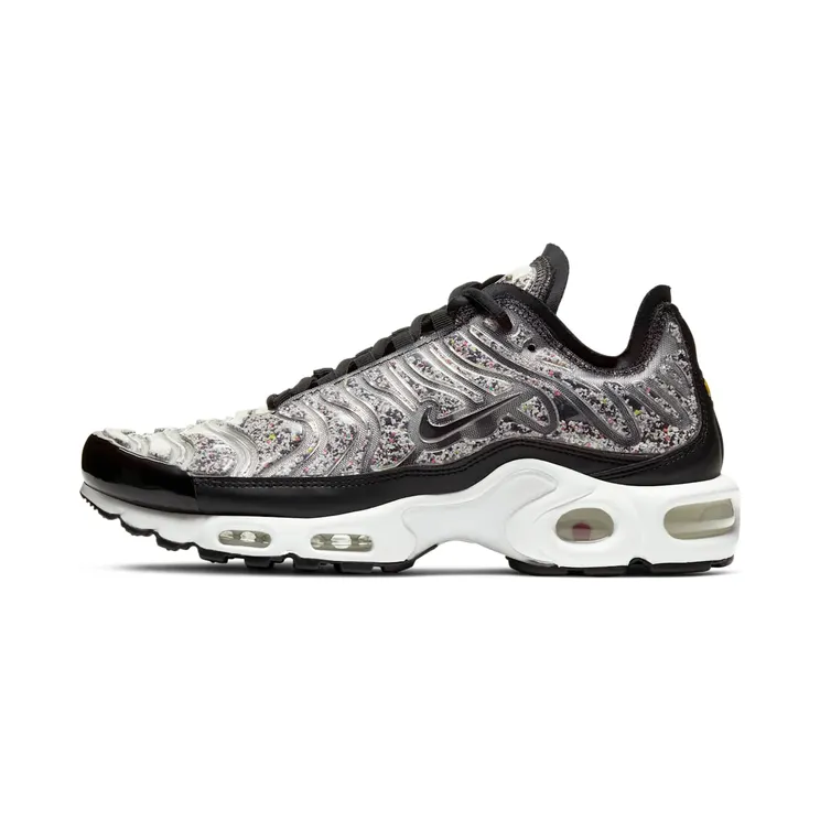 Nike Air Max Plus LX “Black / White” (AR0970-001)