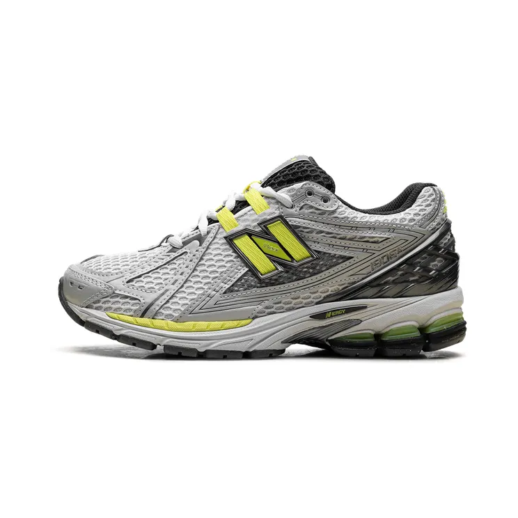 New Balance 1906 “Light Silver Metallic”: zilver met groene ondertoon