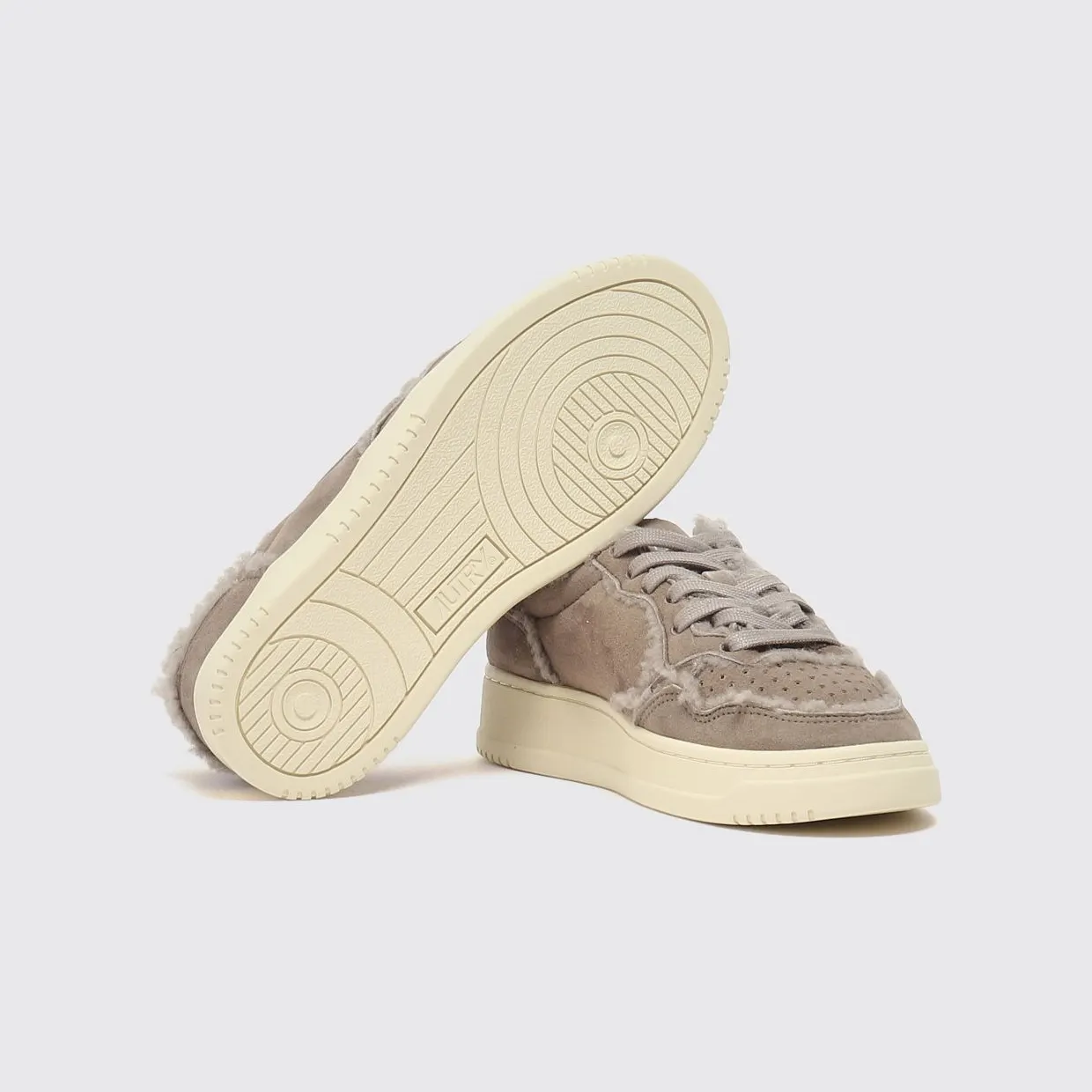 Autry Medalist Low Sneakers in Two-Tone Suede with a Perforated Toe Dove Grey (AULWGX02) (3)