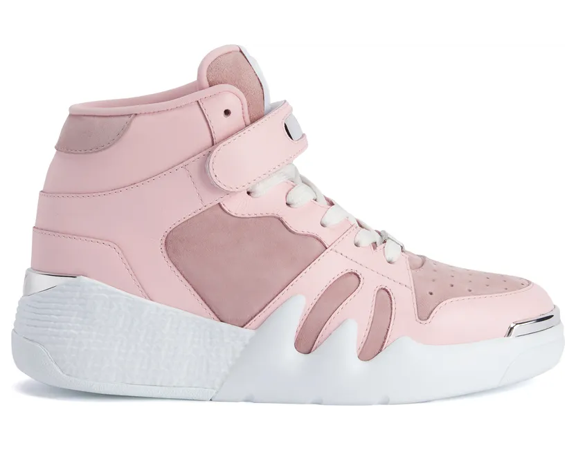 Giuseppe Zanotti Sneakers hautes talon» confectionnées en cuir et daim roses avec doublure intérieure en tissu technique et lacets en coton assortis. ce modèle est doté d’une bande velcro assortieà la tige et ornée d’un détail argenté, d’une signature» caoutchoutée blanch (RW20032003)