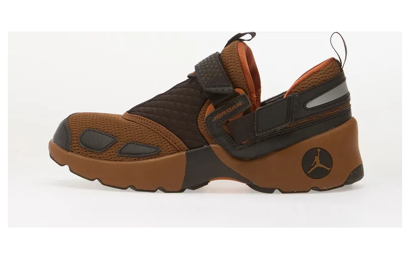 Jordan Trunner Light British Tan / Reflective Silver / Wit / Desert Orange