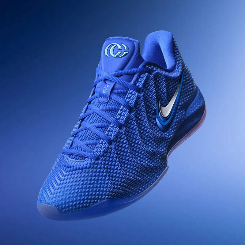 Nike Caitlin 1 “Racer Blue”: een debuut-signature die je beter meteen pakt