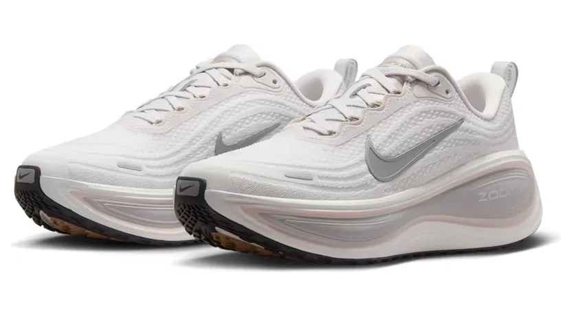 nike-vomero-plus IM5020-001
