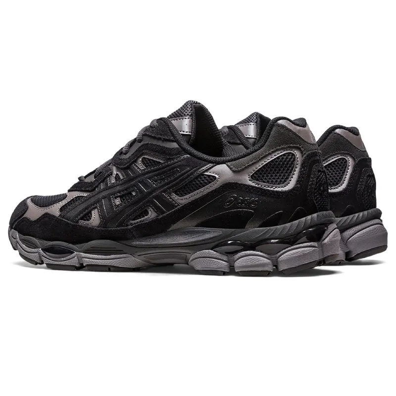 ASICS GEL-NYC “Graphite Grey Black” (1201A789-020): grijs op de doos, zwart aan je voet (3)