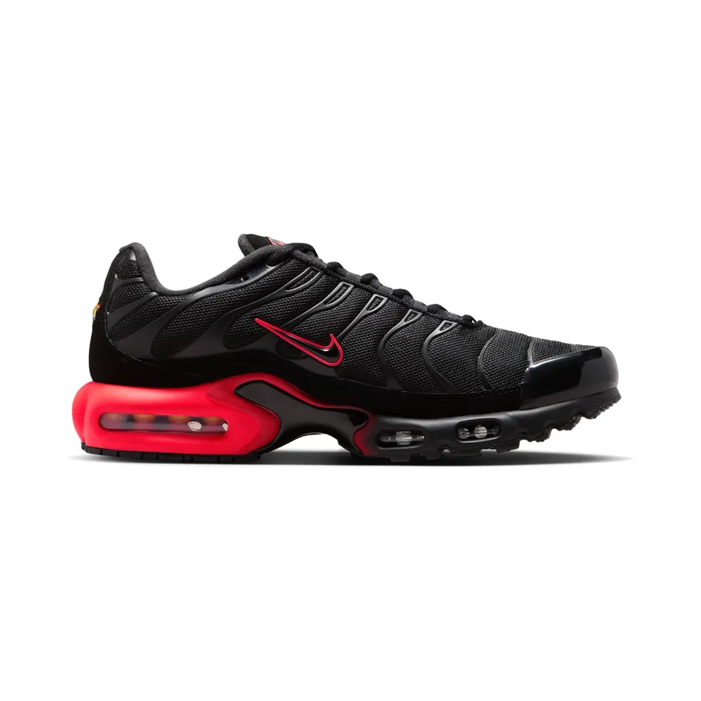 Nike Air Max Plus “Black / Bright Crimson” (IX0385-001)