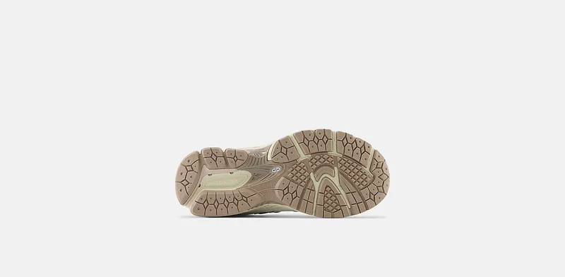 New Balance 2002 GS “Beige / White” (GC2002VF)