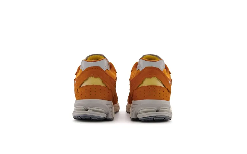 New Balance 2002R Protection Pack Vintage Orange (M2002RDE)