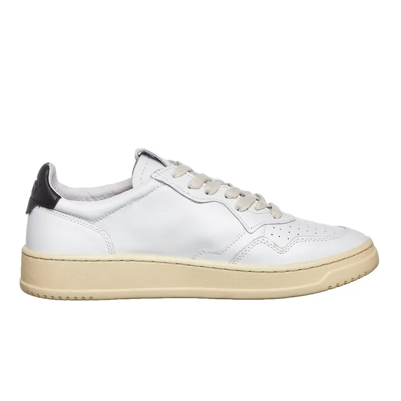 Autry Medalist Low White / Black (AULMLL22)