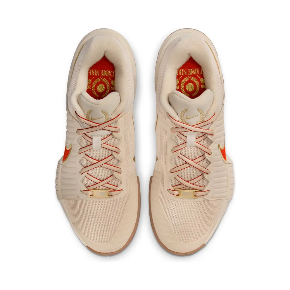 Nike GP Challenge Pro HC Premium Sanddrift “Sand Drift / Metallic Gold / Gum Medium Brown / Rust Factor” (FQ6992-103)