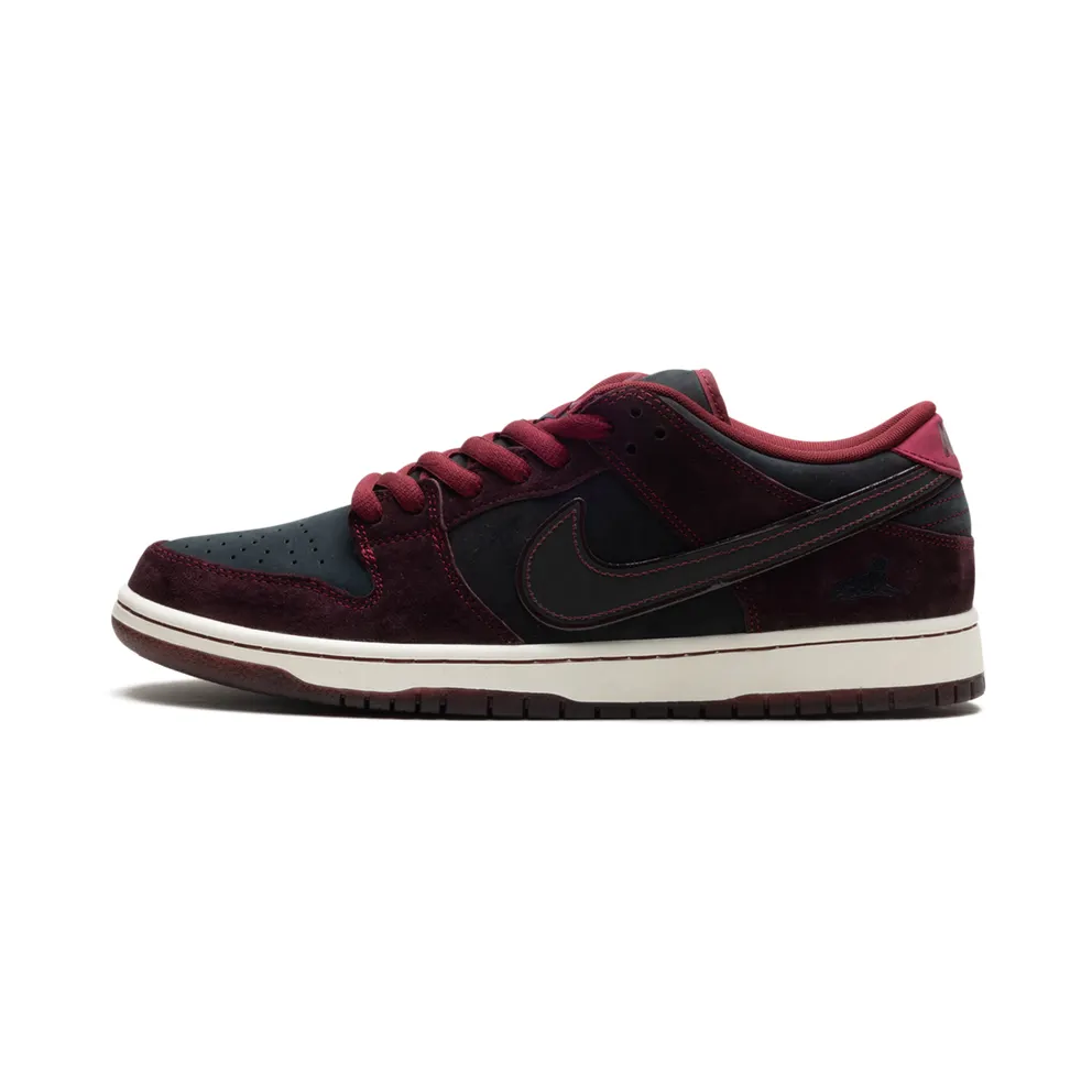 Nike SB Dunk Low “Riot Skateshop” (FZ1289-200)