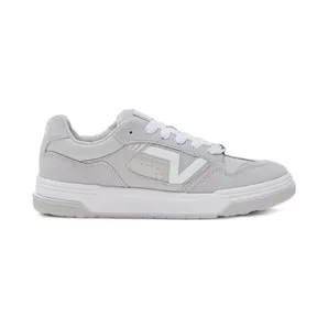 Vans Upland suède low-top “Grey” (VN000D1HBXC1)