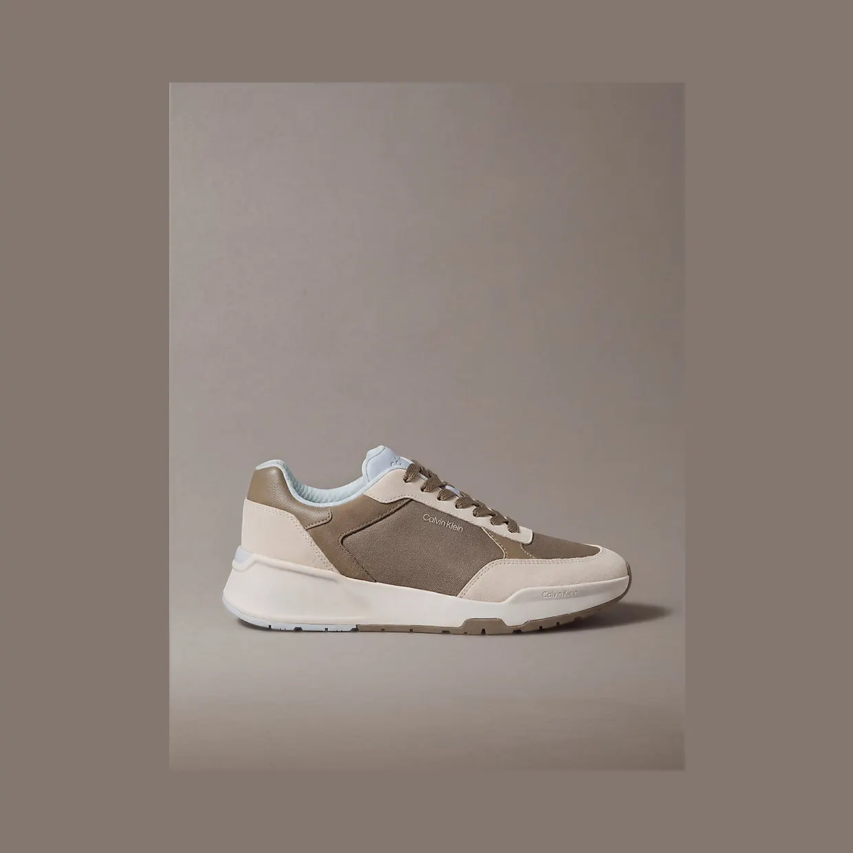 Calvin Klein Suède Chunky Dadsneakers “DESERT TAUPE/DK ECRU/PLAIN AIR” (HM0HM023080H3)
