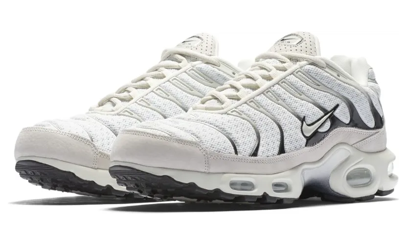 Nike Air Max Plus Sail Black