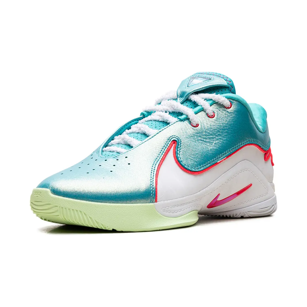 Nike LeBron 22 “Christmas” (HV5147-600)