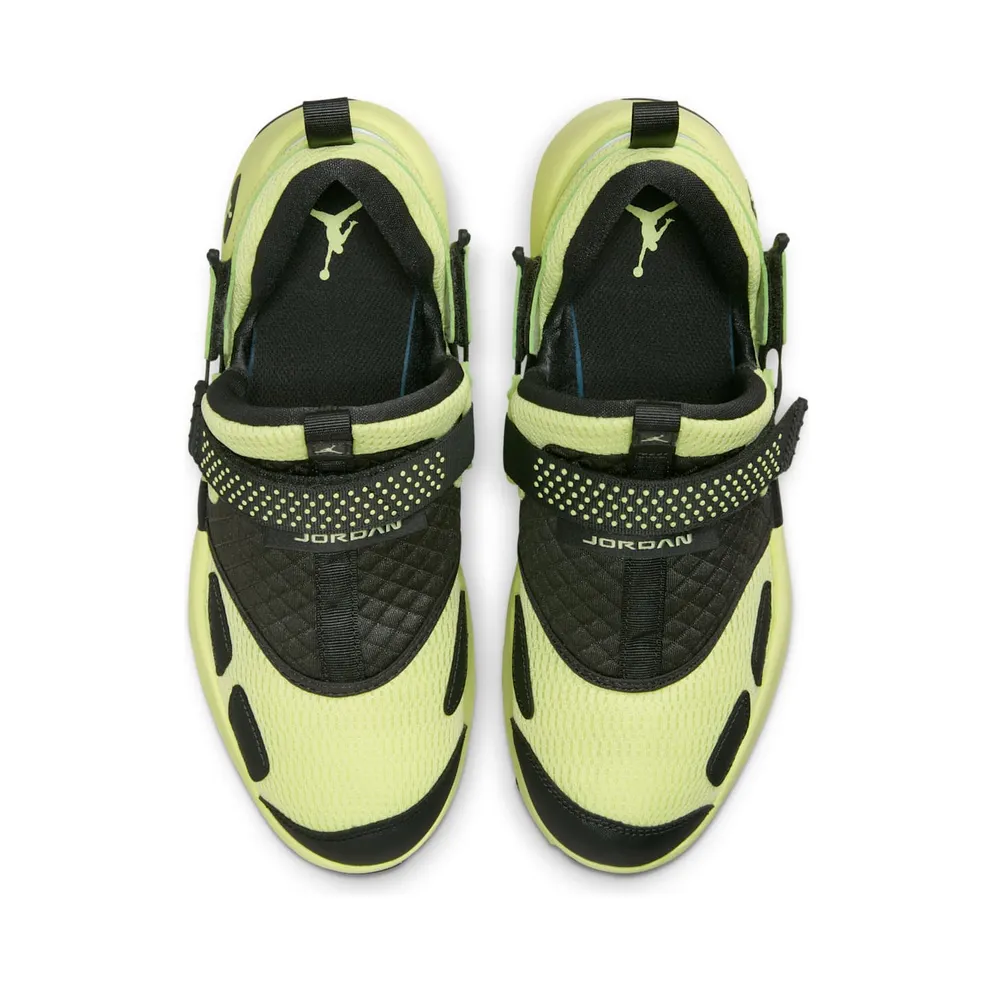 Jordan Trunner LX “Luminous Green” (HQ2164-302)