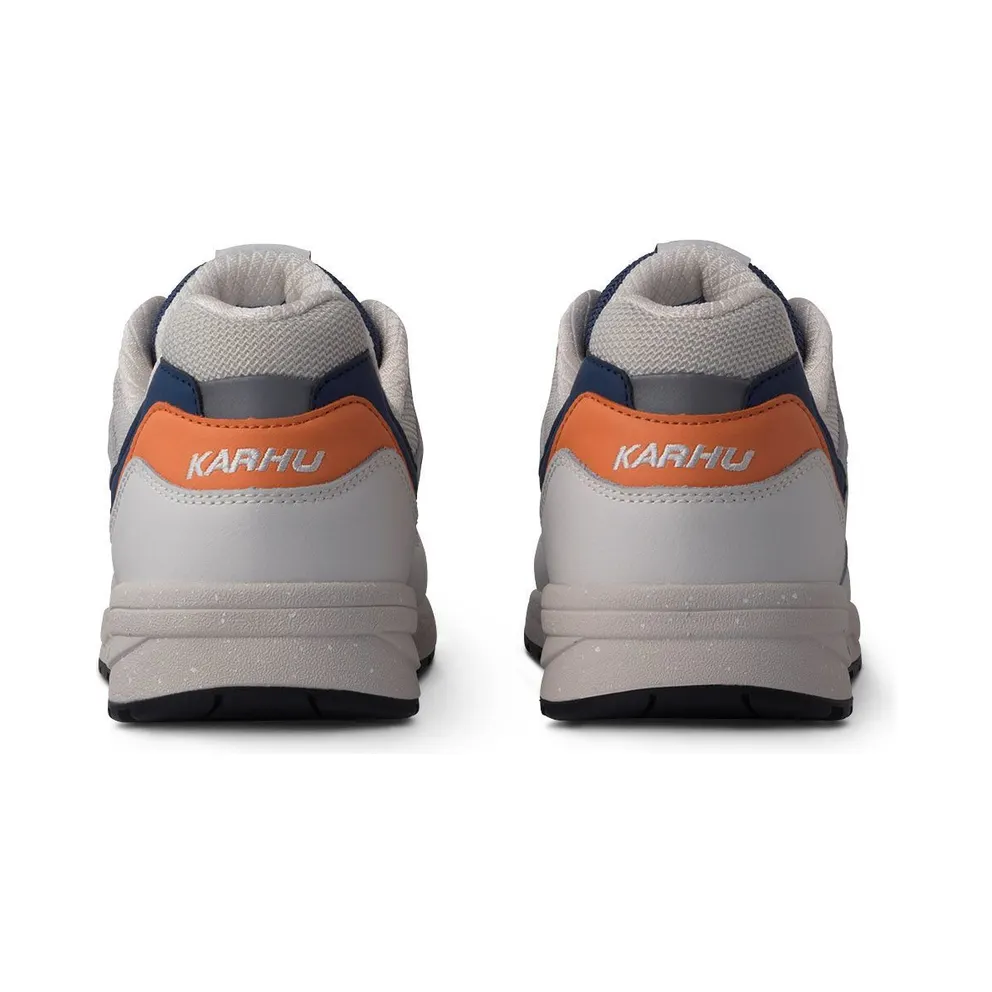 Karhu Legacy 96 – “Bright White True Navy” (F806069)