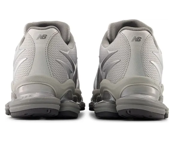 New Balance Abzorb 2000 “Silver Metallic”: zilver draagt als grijs (6)