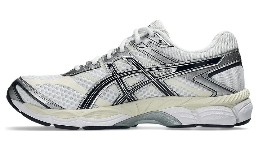 Asics Gel-Cumulus 16 “White Midnight”: wit-navy voor elke dag (4)