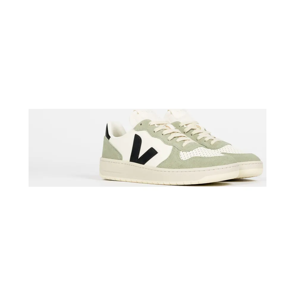 Veja V-10 Pure Black Clay (VI0220500)