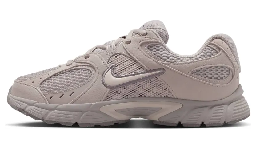 Nike V5 RNR Bruin (IO1644-201)