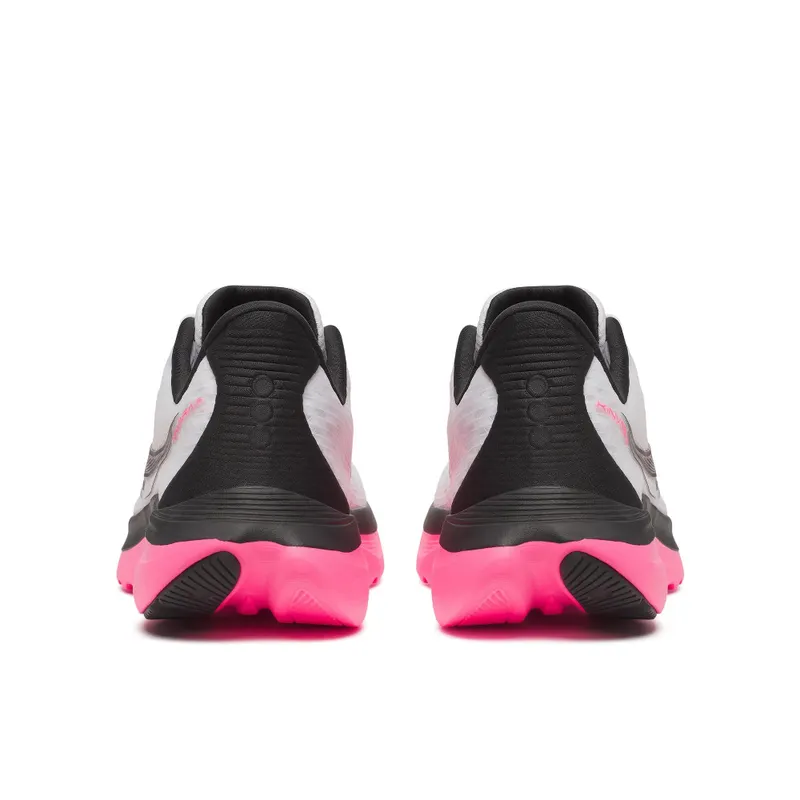 SAUCONY Kinvara 16 “White / Black” (S11020-02)
