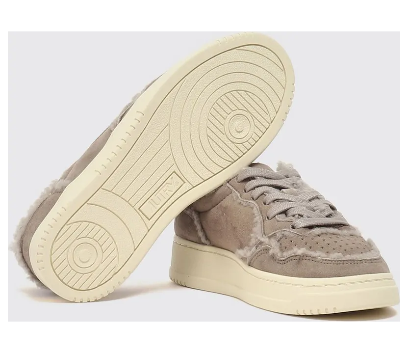 Autry Medalist Low Sneakers in Two-Tone Suede with a Perforated Toe Dove Grey (AULWGX02) (3)