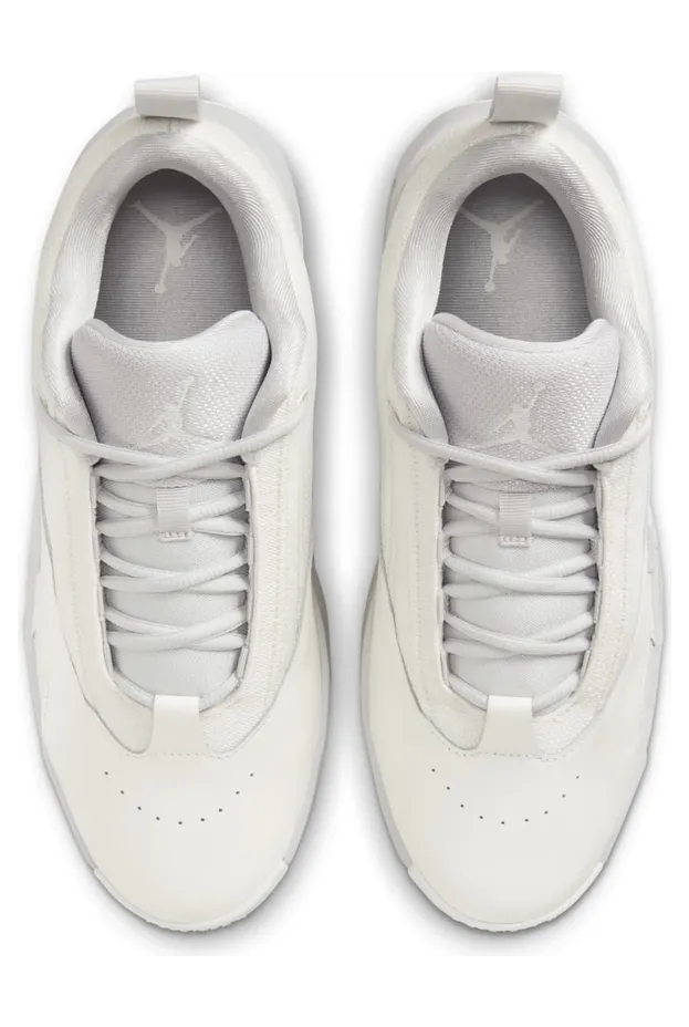 air-jordan-max-aura FQ7943-101